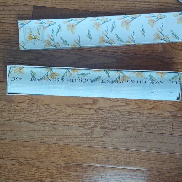 Asquith & Somerset drawer liner. freesia pattern - Picture 3 of 8